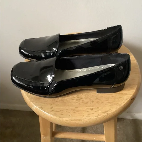Anne Klein Black Patent leather Slip-On Loafers - Picture 2 of 6